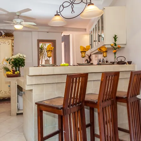 Garlands Del Rio Riverside Boutique Hotel-3